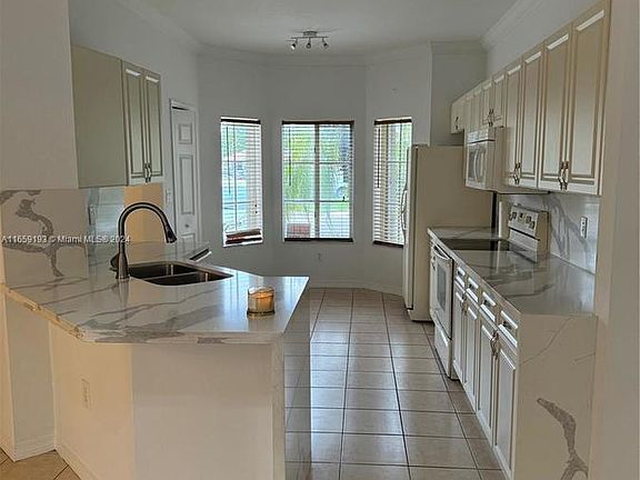2nd image of 10764 NW 84th St Unit 3-25