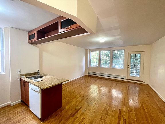 3rd image of 1824 E 17th St #B2