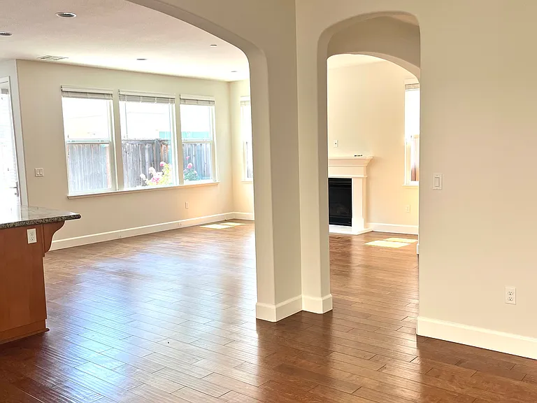 105 Farnham Ln — Photo 13