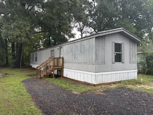 905 1/2 Salters St, Lake City, SC 29560