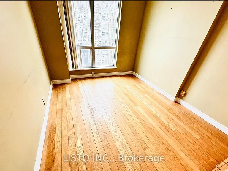 8 Lee Centre Dr #2009 — Photo 11