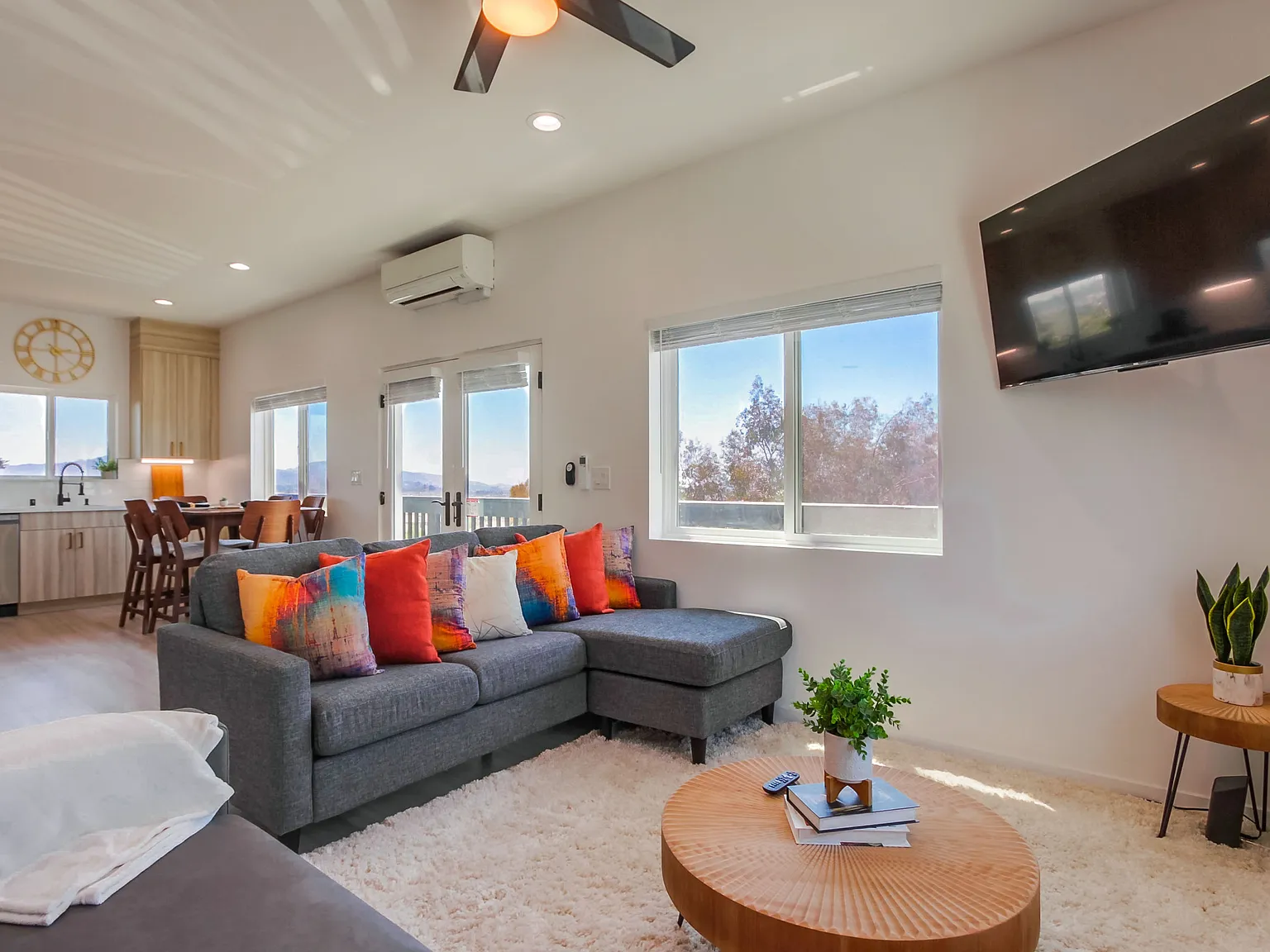 2 bed, 850 sqft, $5,000 — Photo 1