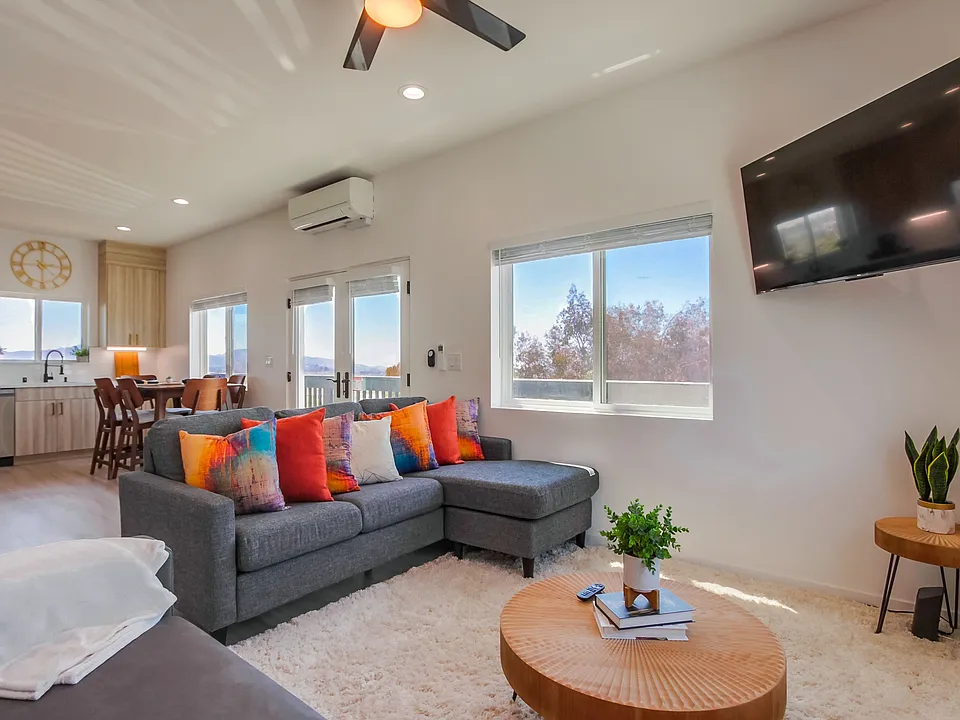 1919 Lookout Point Pl