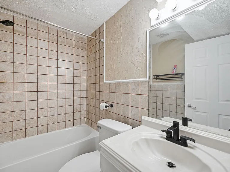 28 Cherry Laurel Dr — Photo 13