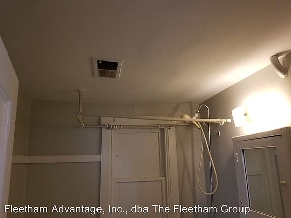 5th image of 100 Fairview Ave N APT 5
