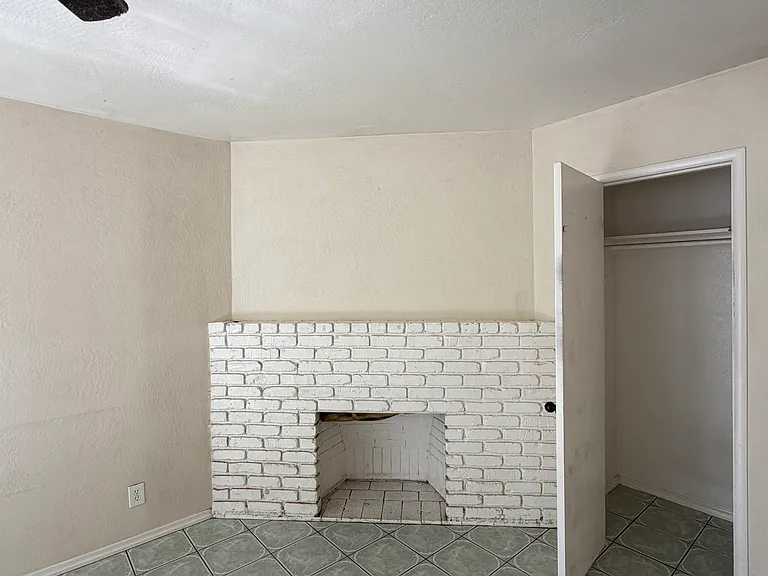 4207 N Woodson Ave — Photo 9