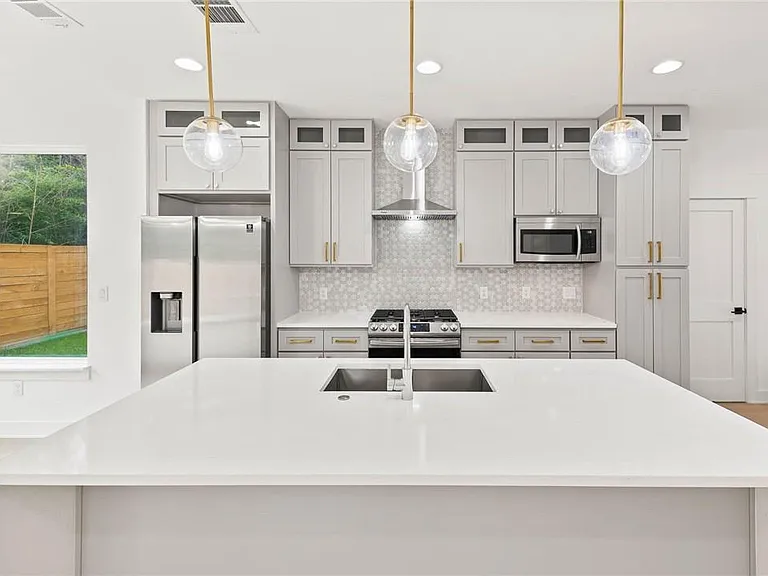3321 Hemlock Ave #2 — Photo 2