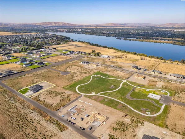 8402 Axil Ln, Pasco, WA 99301