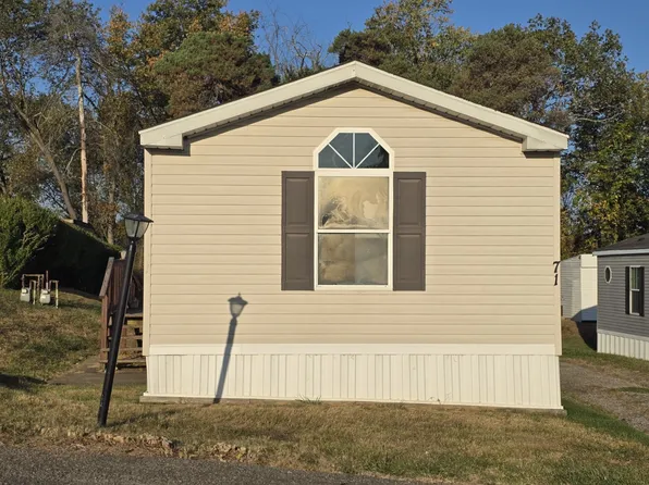 71 Country Club Dr #71, Oakdale, PA 15071