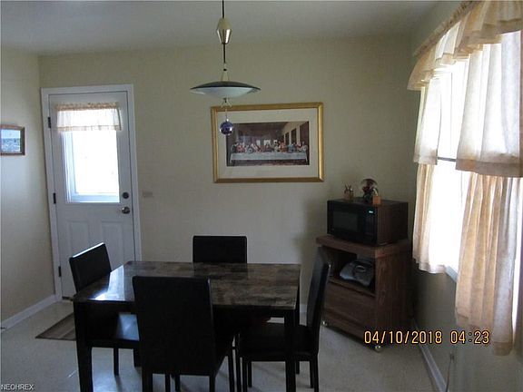 5th image of 652 Saint Clair Ave