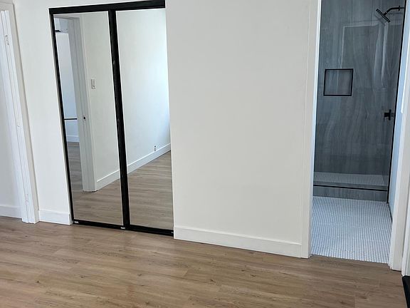 3rd image of 957 N Hicks Ave