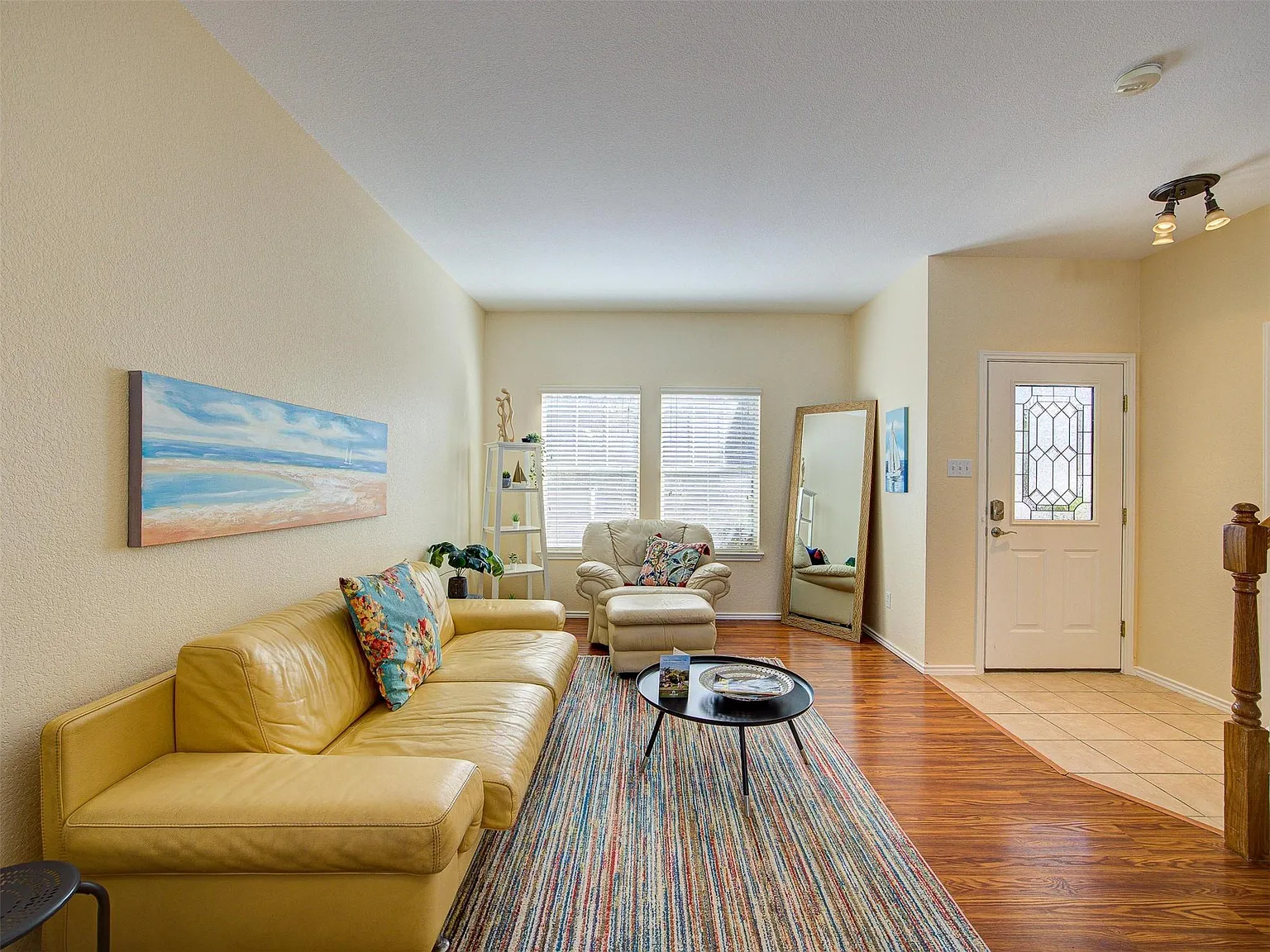 3 bed, 2.5 bath, 2068 sqft, $2,200 — Photo 3