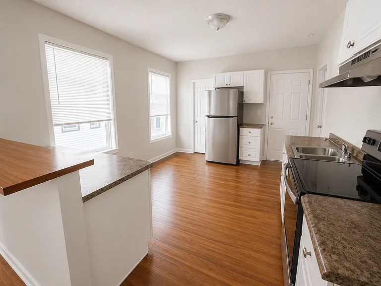 296 Columbia St #3 — Photo 7