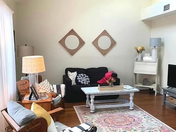 3rd image of 52 Candlelight Ln