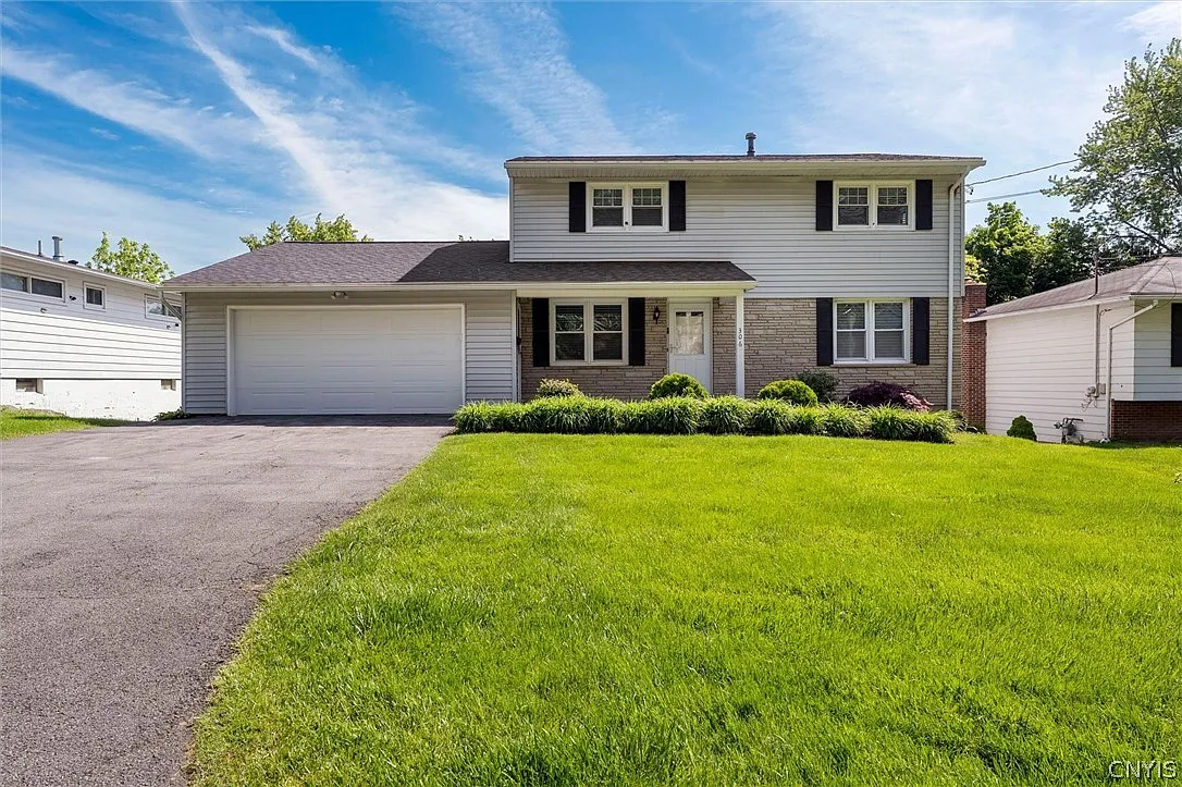 4 bed, 1.5 bath, 1968 sqft, $3,050 — Photo 1