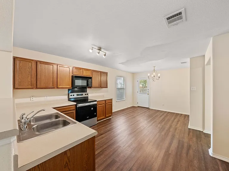 6402 Candleview Ct — Photo 9