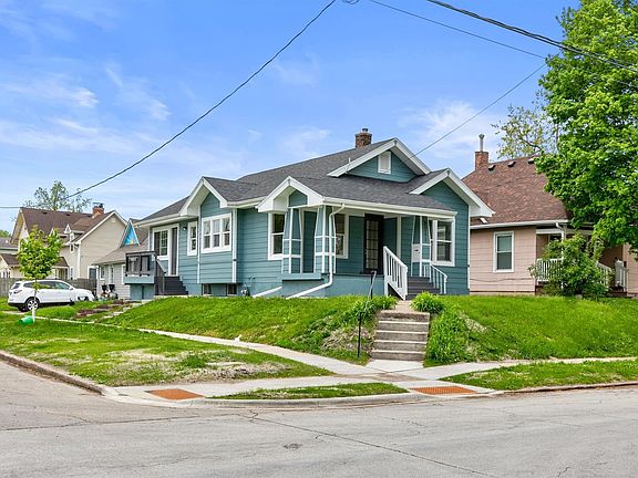 2nd image of 2200 Clark St