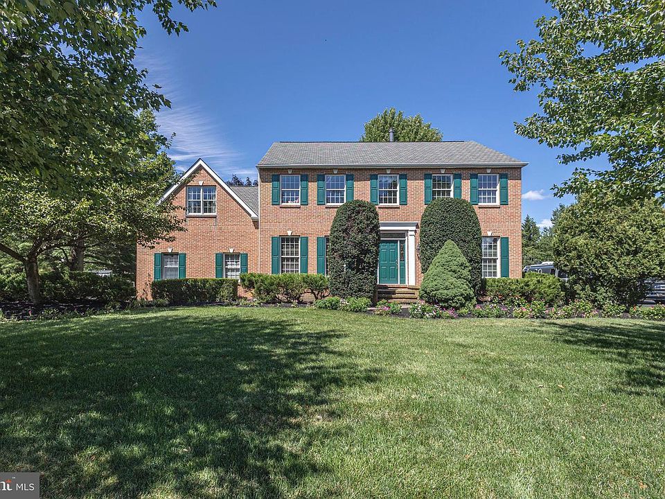 1st image of 117 Mallard Dr W