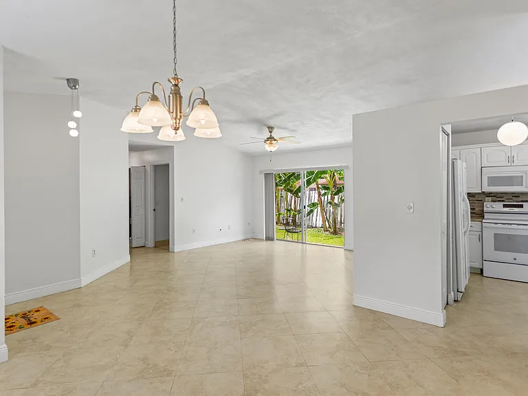 13945 Langley Pl — Photo 56
