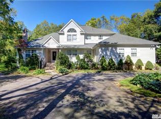 573 Old Country Rd, Huntington Station, NY 11746