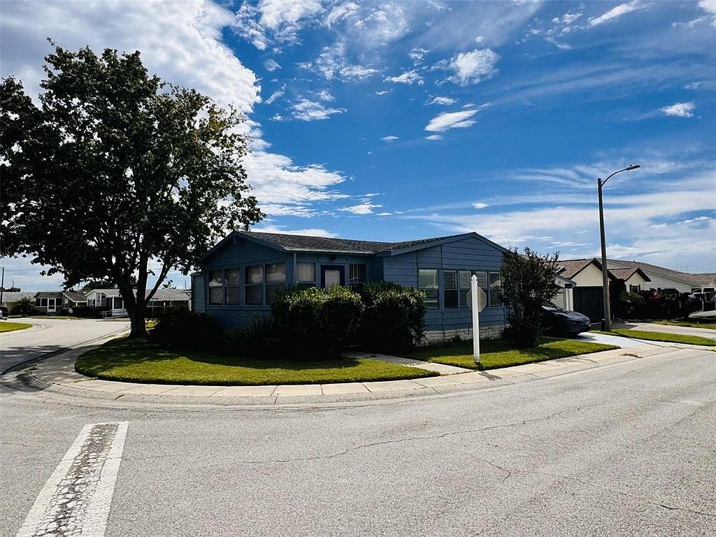 2206 Golden Horseshoe Cir N