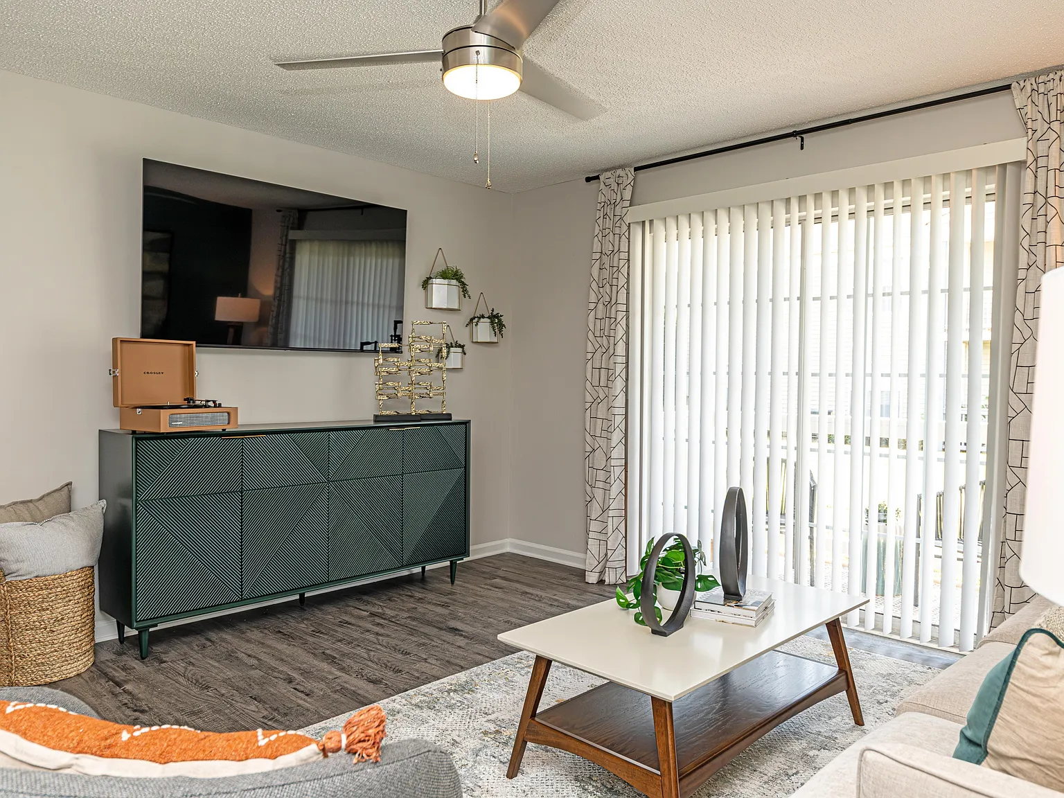 The Alexander Apartment Homes — Photo 2