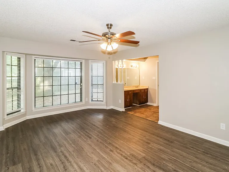 6708 Henredon Dr — Photo 10
