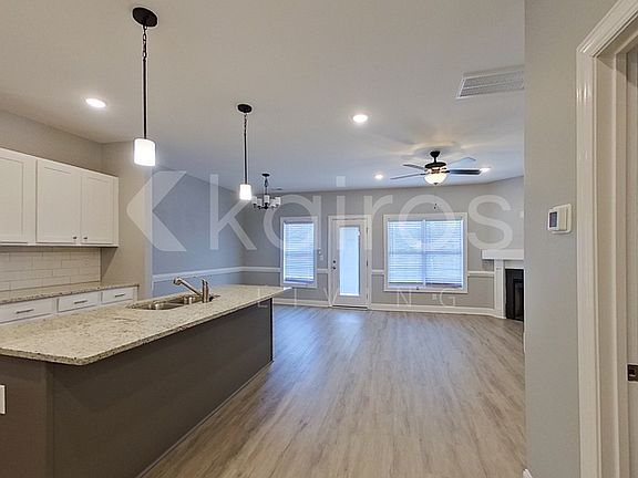 3rd image of 3717 Oak Leaf Way #A