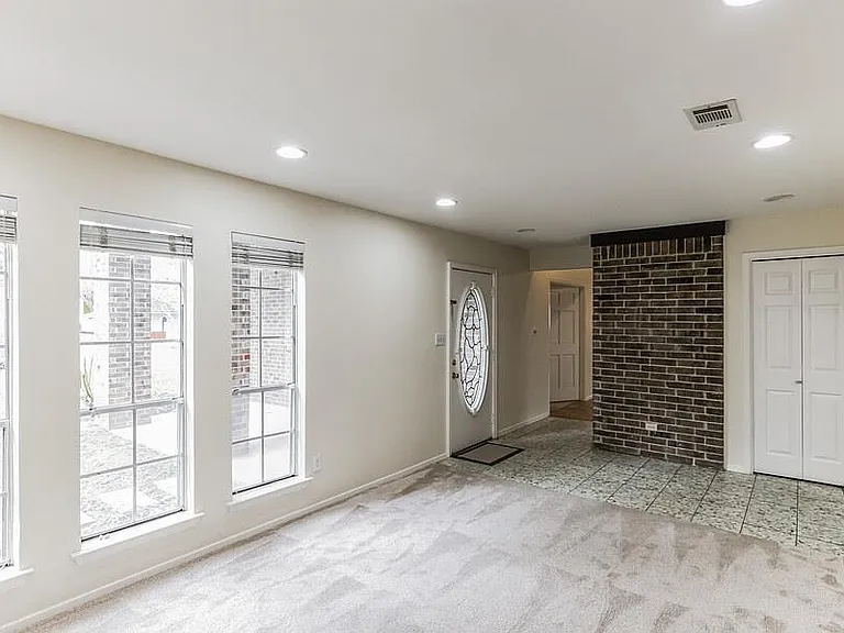 2203 Farnswood Cir — Photo 6