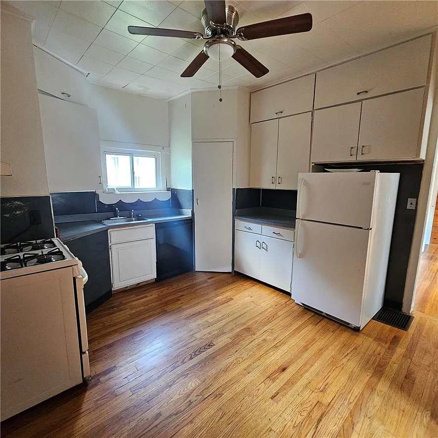 2 bed, 1.0 bath, 1966 sqft, $1,450 — Photo 4