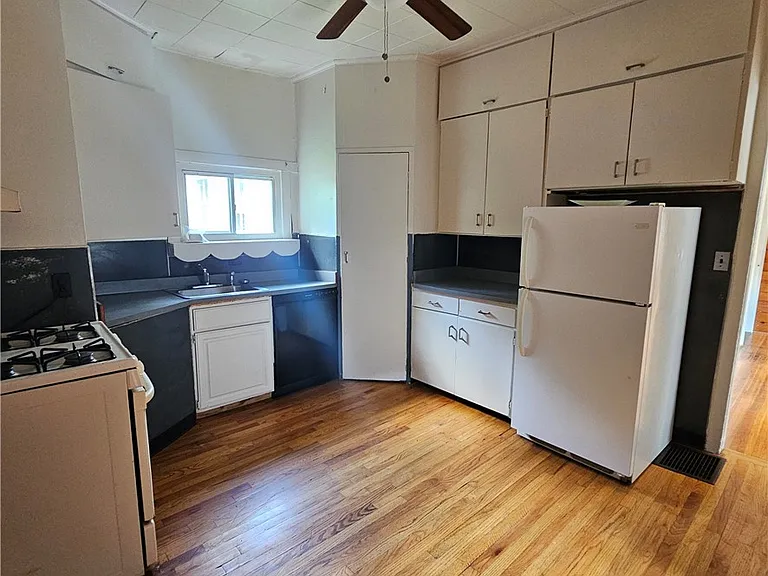9 Rowley St #3 — Photo 4
