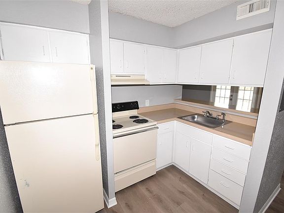 3rd image of 435 Wymore Rd APT 103