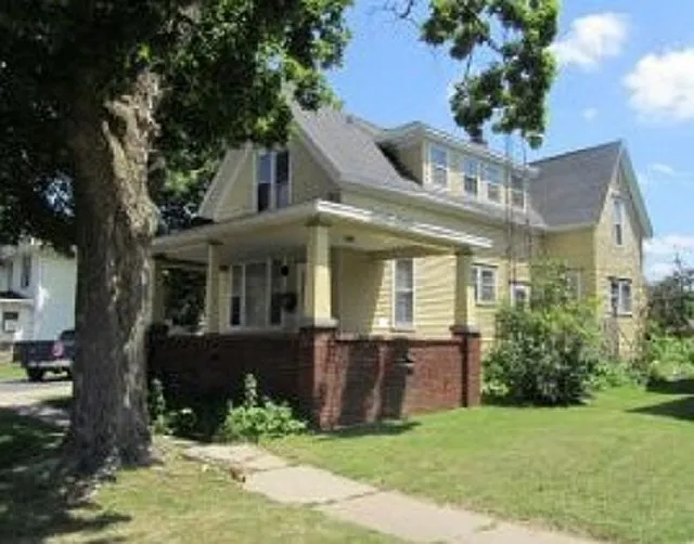 1017 Main St photo 1