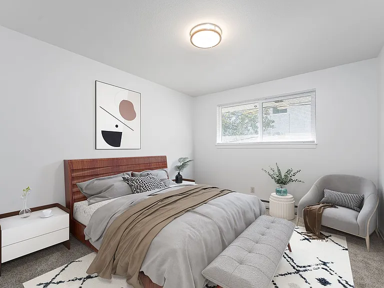 913 Harrington Ave NE — Photo 9