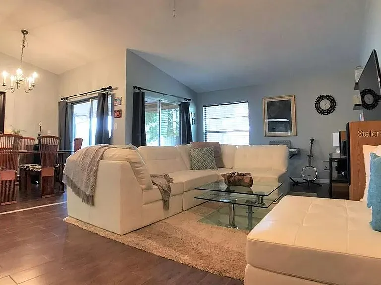 4925 Lindsay Ct — Photo 4