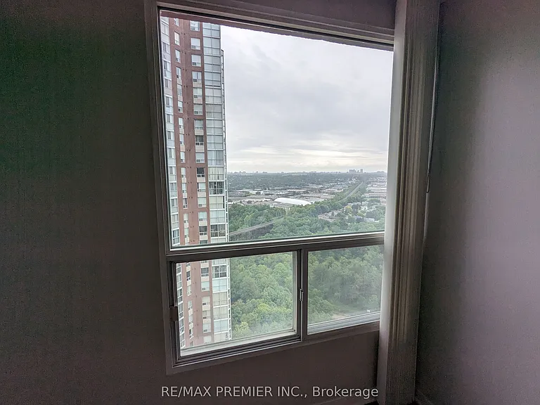 5 Concorde Pl #2809 — Photo 22