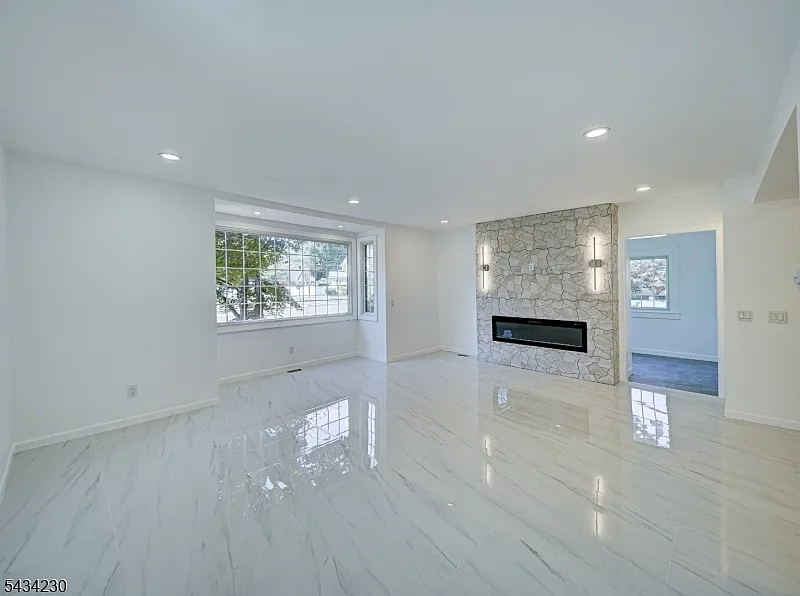4 bed, 5.0 bath, $5,500 — Photo 3