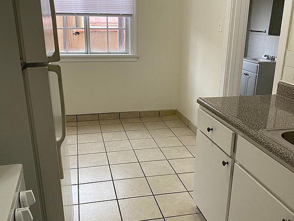 4th image of 236 S Coronado St #401