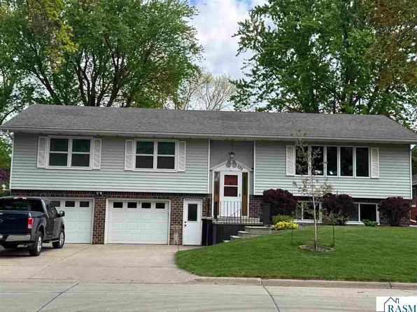 799 4th St SW, Wells, MN 56097