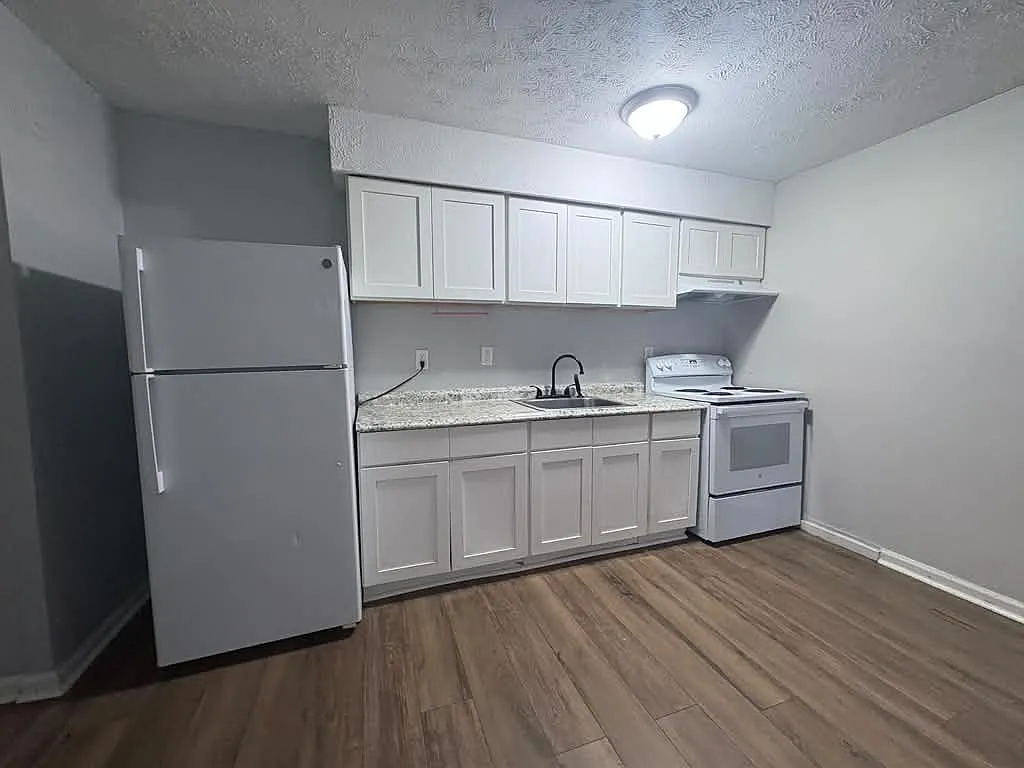 127 Warner St — Photo 2