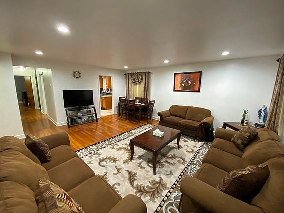 1st Floor Living Room