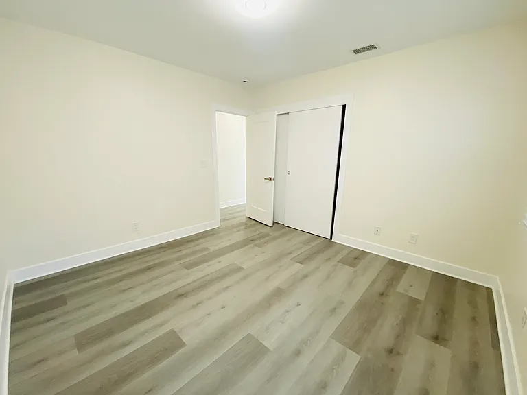421 S 5th St — Photo 14