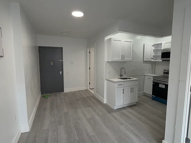 1641 Undercliff Ave #5D — Photo 2