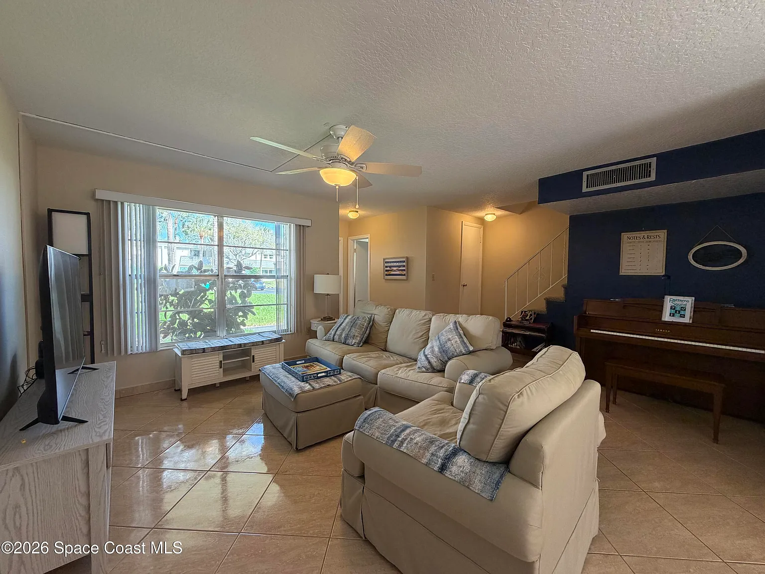 2 bed, 2.5 bath, 1424 sqft, $1,925 — Photo 2
