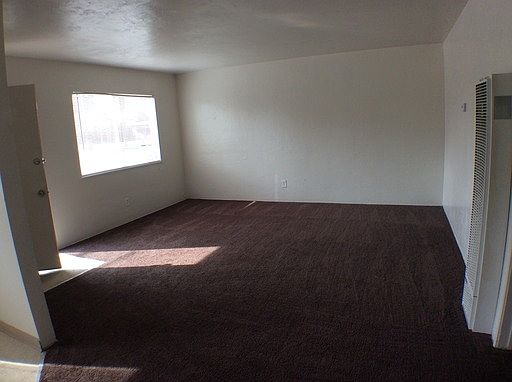 4th image of 302 W Tulare Ave
