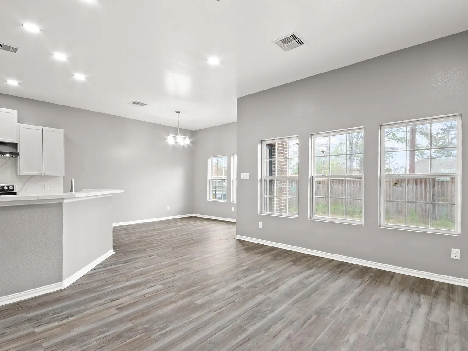 3 bed, 2.0 bath, 1592 sqft, $1,700 — Photo 3