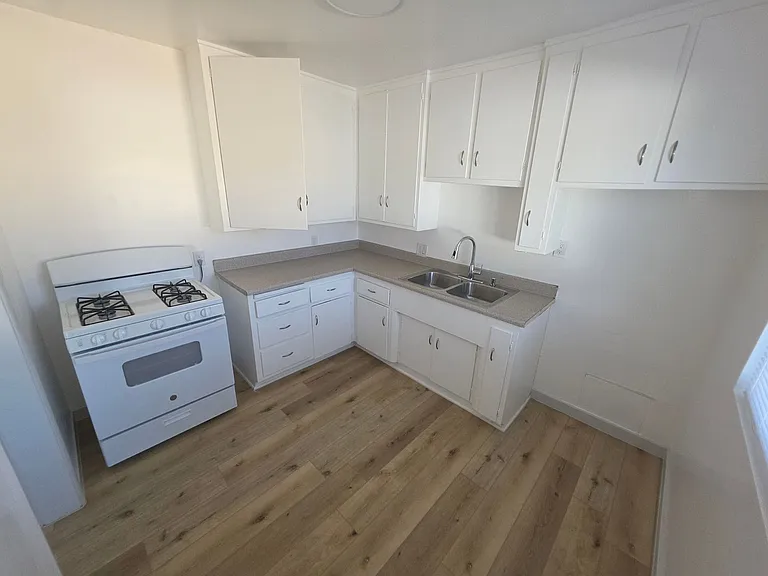 4028 Perlita Ave — Photo 7