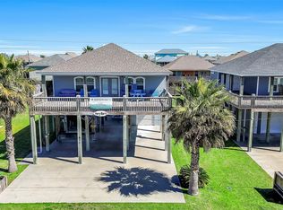 870 Gulfview Dr, Crystal Beach, TX 77650