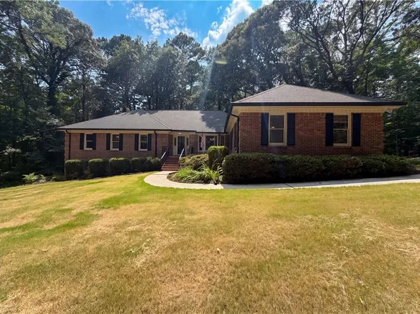 120 Oxford Ln, Fayetteville, GA 30215