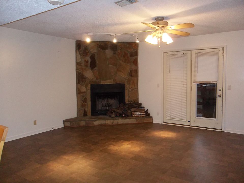 2nd image of 711 Clearwater Ct